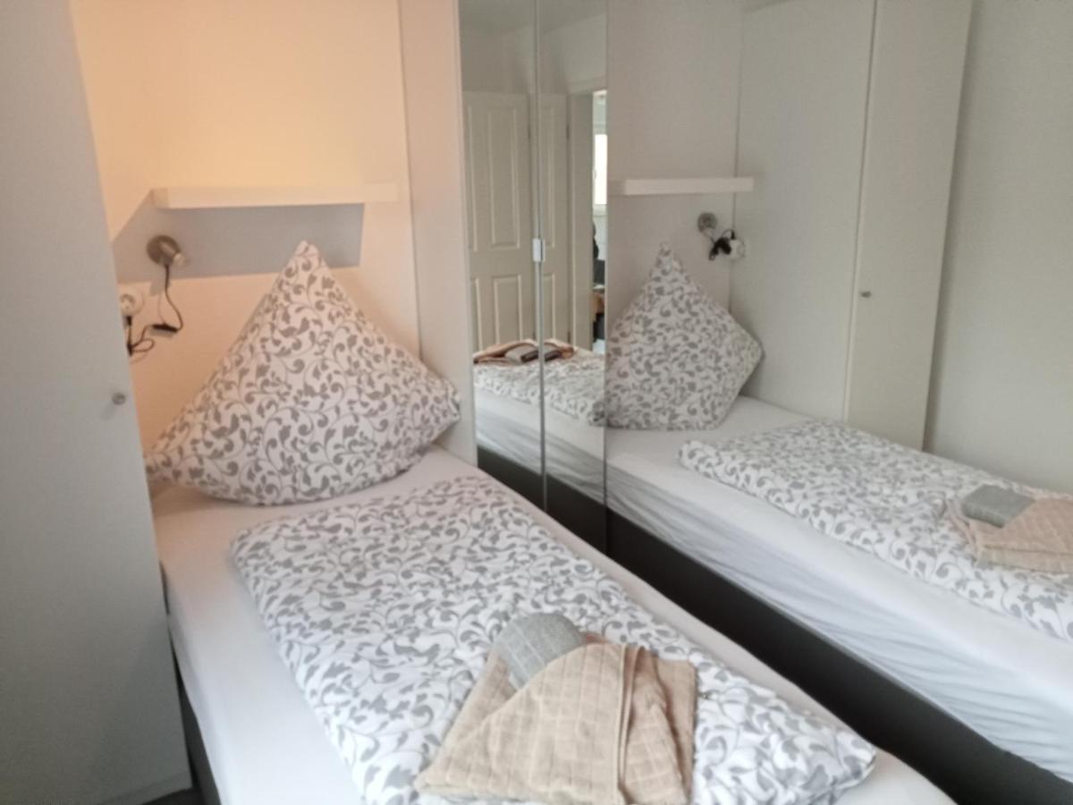 Ferienhaus Am Binnenhafen Emden Exteriör bild